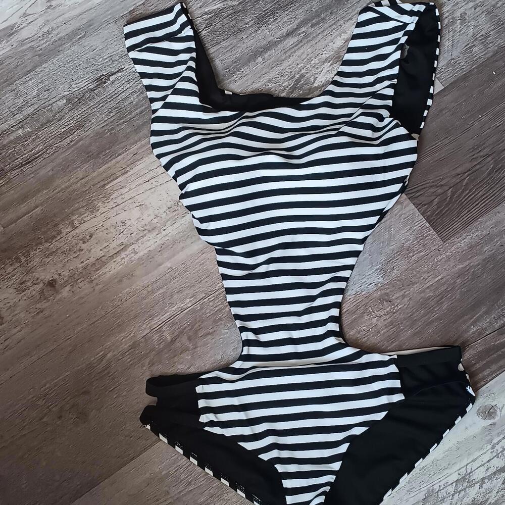 Rachel Roy Cutout Swimsuit Stripe Print One-Piece Black & White Backless Sz14